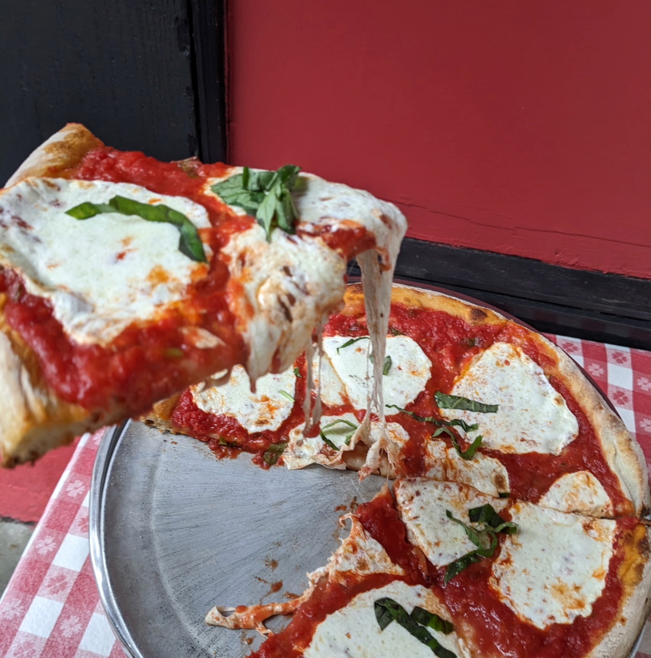 Lombardi's famous pizza, Little Italy NYC